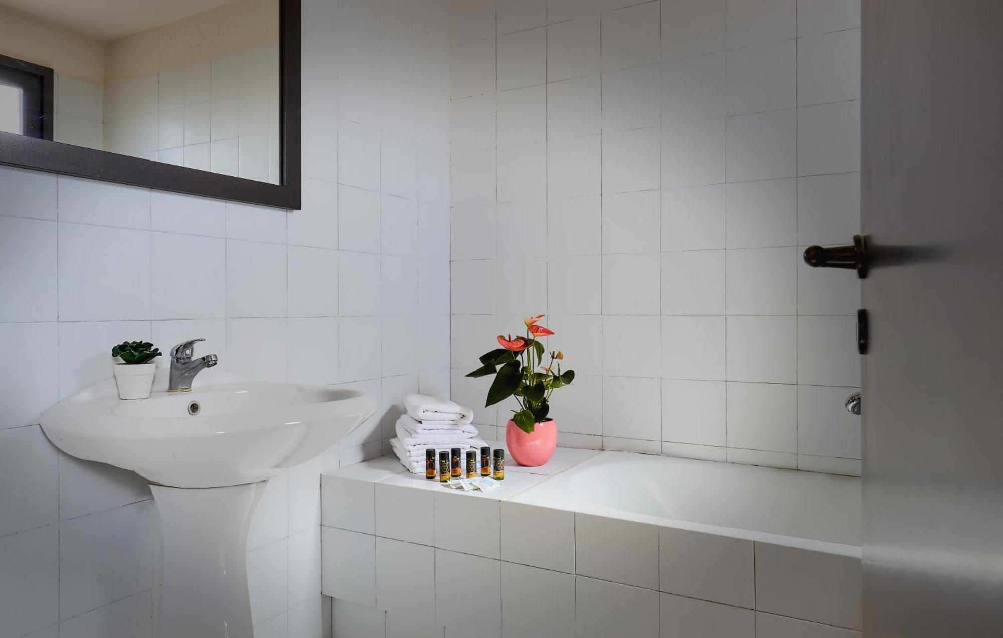 Creteco Hotel & Suites Gournes Gouvon Екстер'єр фото